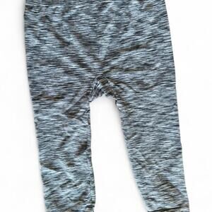 White black capri leggings